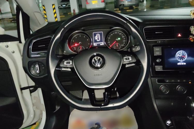 Used Volkswagen Golf 2018 230TSI Automatic Luxury Version Steering Wheel