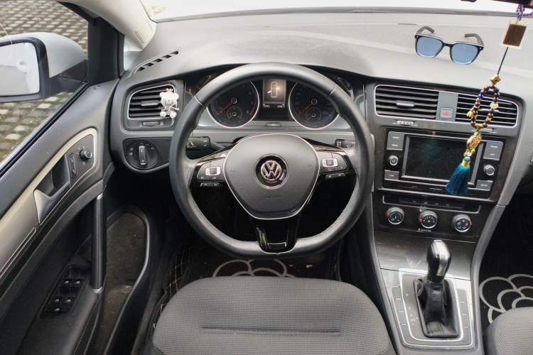 Used Volkswagen Golf 2018 1.6L Automatic Comfort Model Steering Wheel