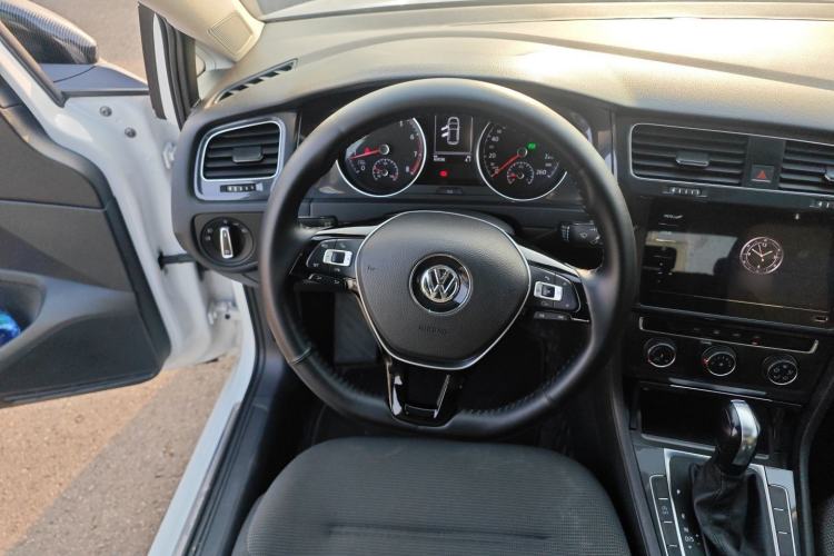 Used Volkswagen Golf 2018 230TSI Automatic Comfort Model Steering Wheel