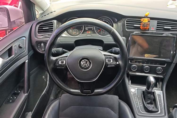 Used Volkswagen Golf 2018 230TSI Automatic Luxury Version Steering Wheel