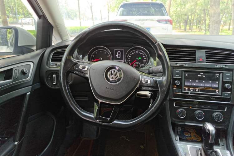 Used Volkswagen Golf 2018 1.6L Automatic Comfort Model Steering Wheel