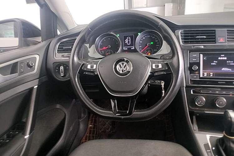 Used Volkswagen Golf 2018 230TSI Automatic Comfort Model Steering Wheel