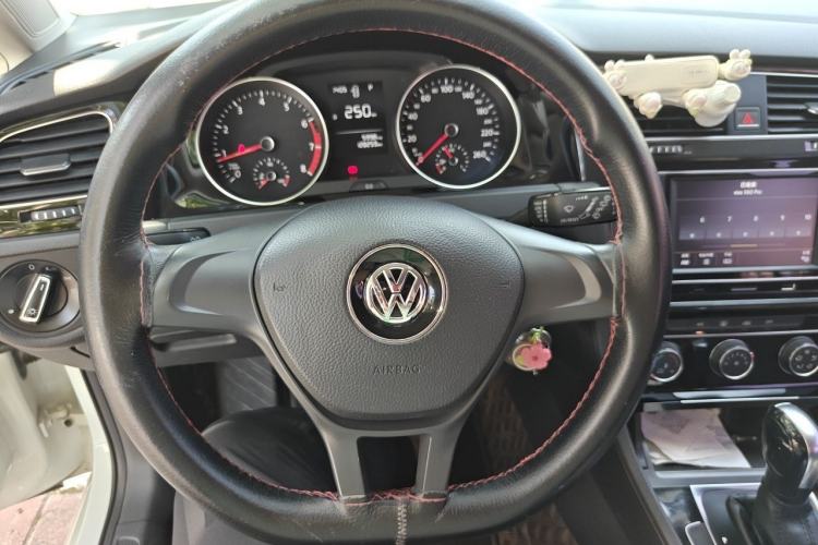 Used Volkswagen Golf 2018 1.6L Automatic Fashion Model Steering Wheel