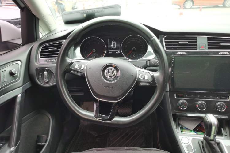 Used Volkswagen Golf 2018 230TSI Automatic Luxury Version Steering Wheel
