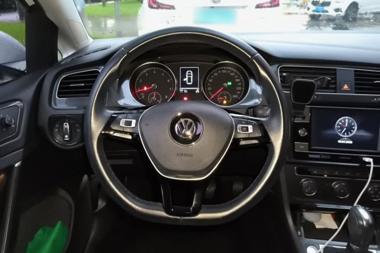Used Volkswagen Golf 2018 230TSI Automatic Luxury Version Steering Wheel