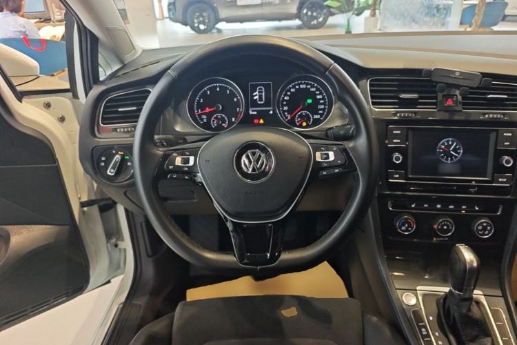 Used Volkswagen Golf 2018 230TSI Automatic Luxury Version Steering Wheel