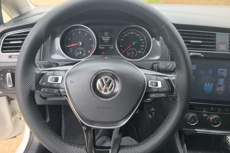 Used Volkswagen Golf 2018 1.6L Automatic Comfort Model Steering Wheel