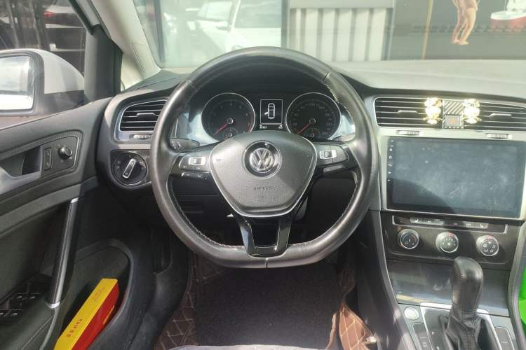 Used Volkswagen Golf 2018 230TSI Automatic Luxury Version Steering Wheel