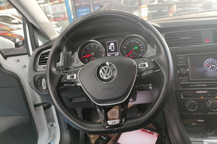 Used Volkswagen Golf 2018 230TSI Automatic Comfort Model Steering Wheel