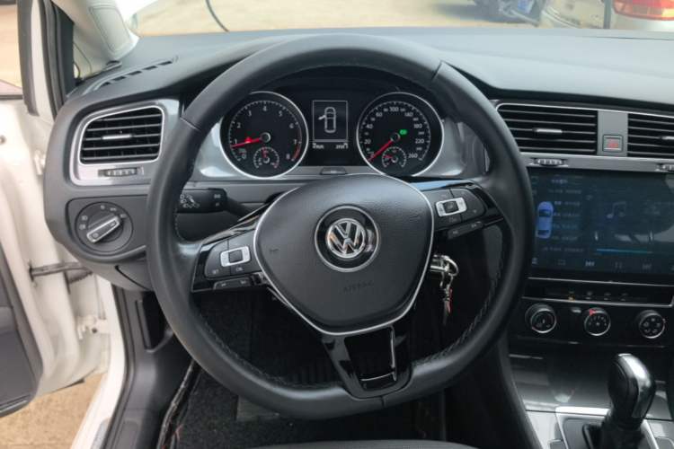 Used Volkswagen Golf 2018 1.6L Automatic Comfort Model Steering Wheel