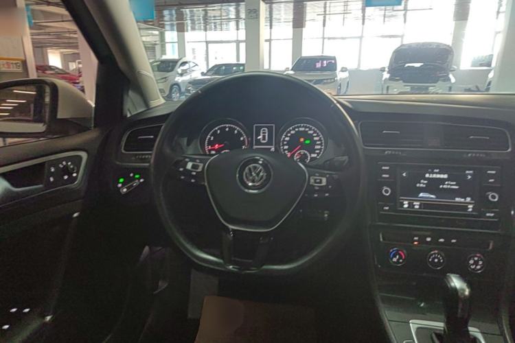 Used Volkswagen Golf 2018 230TSI Automatic Comfort Model Steering Wheel