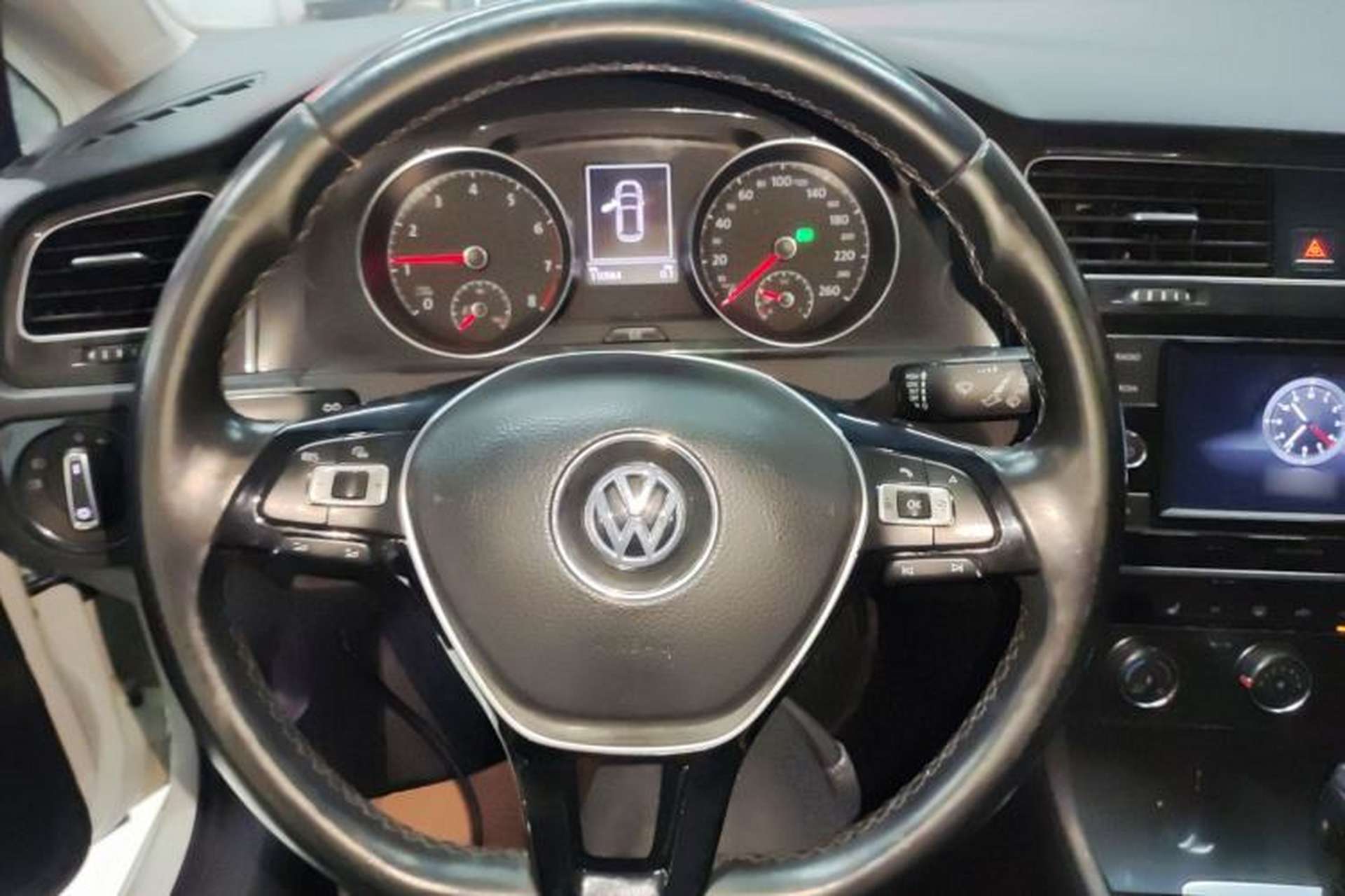 Used Volkswagen Golf 2018 230TSI Automatic Luxury Version Steering Wheel
