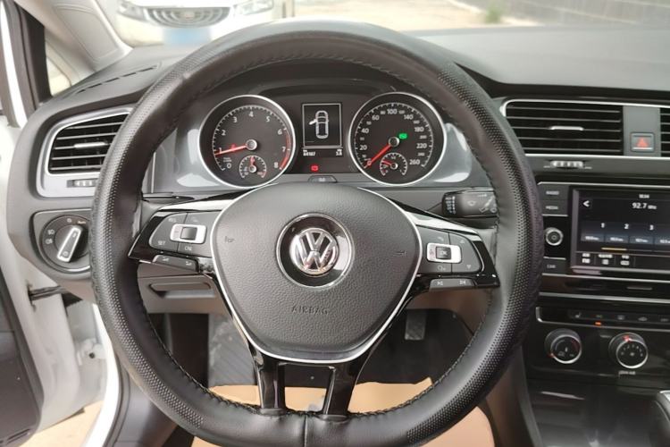 Used Volkswagen Golf 2018 230TSI Automatic Luxury Version Steering Wheel