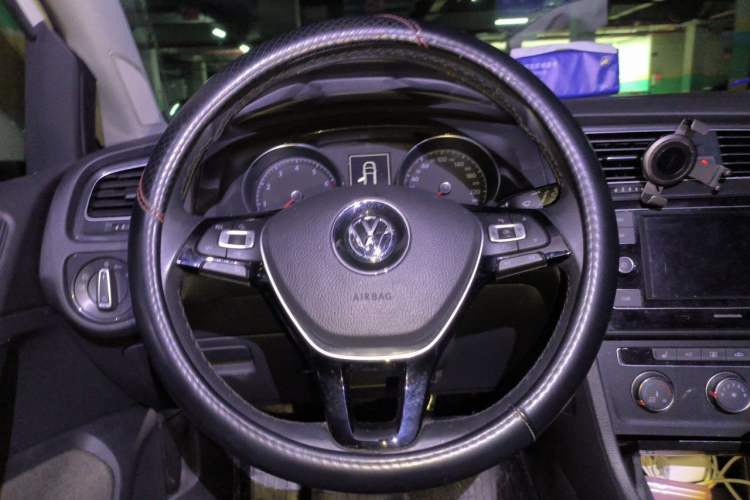 Used Volkswagen Golf 2018 230TSI Automatic Luxury Version Steering Wheel