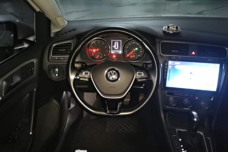 Used Volkswagen Golf 2018 230TSI Automatic Comfort Model Steering Wheel