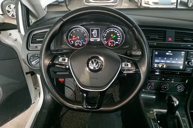 Used Volkswagen Golf 2018 1.6L Automatic Comfort Model Steering Wheel