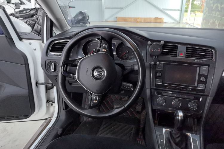 Used Volkswagen Golf 2018 1.6L Automatic Comfort Model Steering Wheel