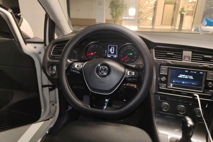 Used Volkswagen Golf 2018 1.6L Automatic Comfort Model Steering Wheel