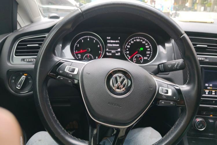 Used Volkswagen Golf 2018 230TSI Automatic Luxury Version Steering Wheel