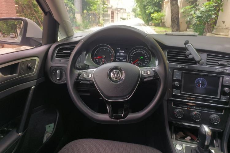 Used Volkswagen Golf 2018 230TSI Automatic Comfort Model Steering Wheel
