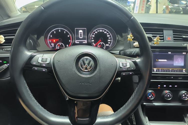 Used Volkswagen Golf 2018 230TSI Automatic Comfort Model Steering Wheel