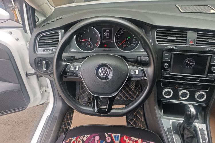 Used Volkswagen Golf 2018 230TSI Automatic Comfort Model Steering Wheel