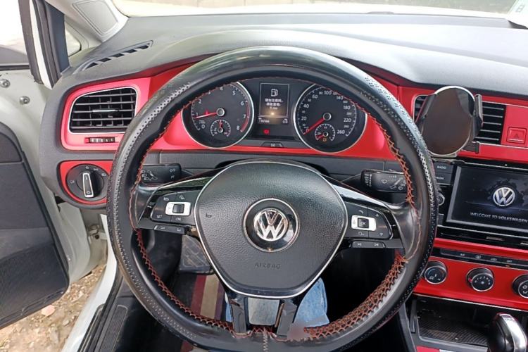 Used Volkswagen Golf 2018 230TSI Automatic Comfort Model Steering Wheel