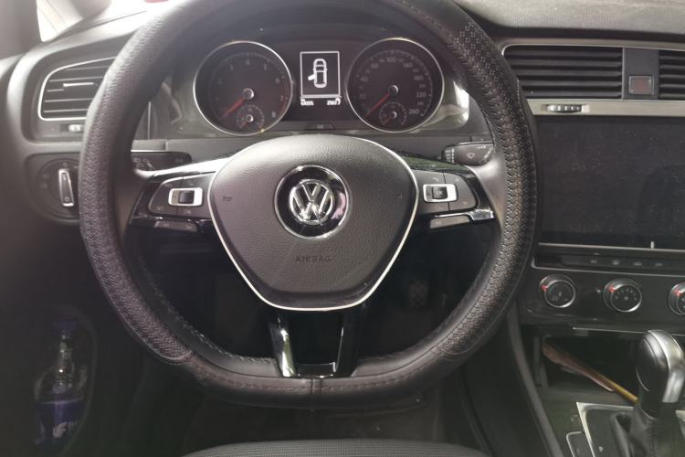 Used Volkswagen Golf 2018 1.6L Automatic Comfort Model Steering Wheel