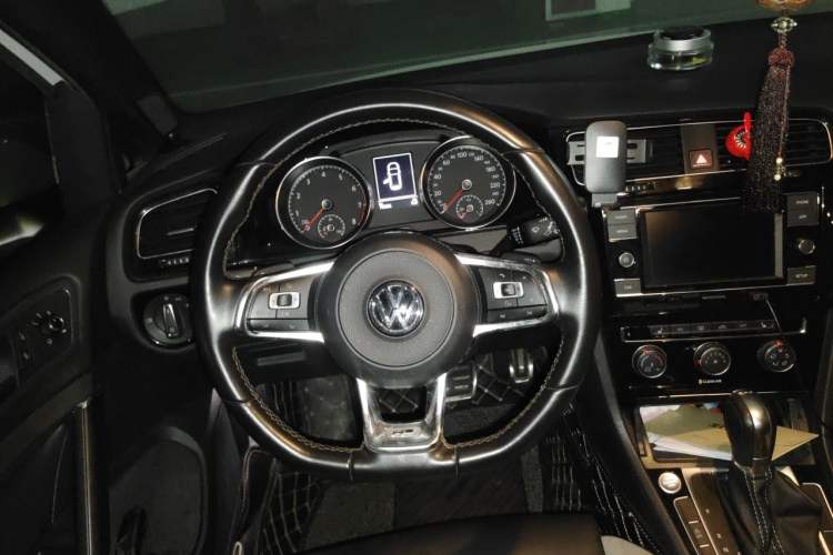 Used Volkswagen Golf 2018 280TSI Automatic R-Line Model Steering Wheel
