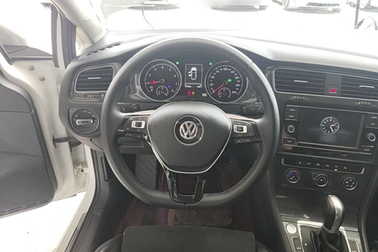 Used Volkswagen Golf 2018 230TSI Automatic Luxury Version Steering Wheel