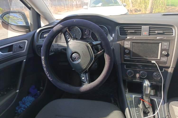 Used Volkswagen Golf 2018 230TSI Automatic Comfort Model Steering Wheel
