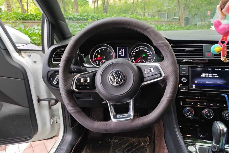 Used Volkswagen Golf 2018 280TSI Automatic R-Line Model Steering Wheel