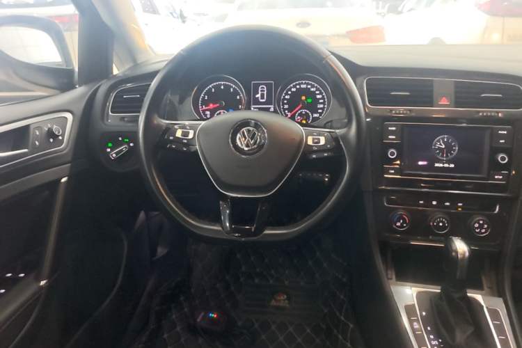 Used Volkswagen Golf 2018 230TSI Automatic Comfort Model Steering Wheel