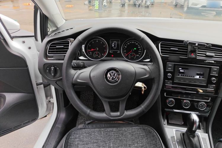 Used Volkswagen Golf 2018 1.6L Automatic Fashion Model Steering Wheel