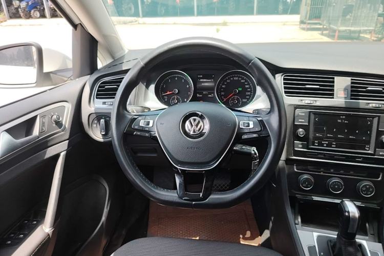 Used Volkswagen Golf 2018 1.6L Automatic Comfort Model Steering Wheel