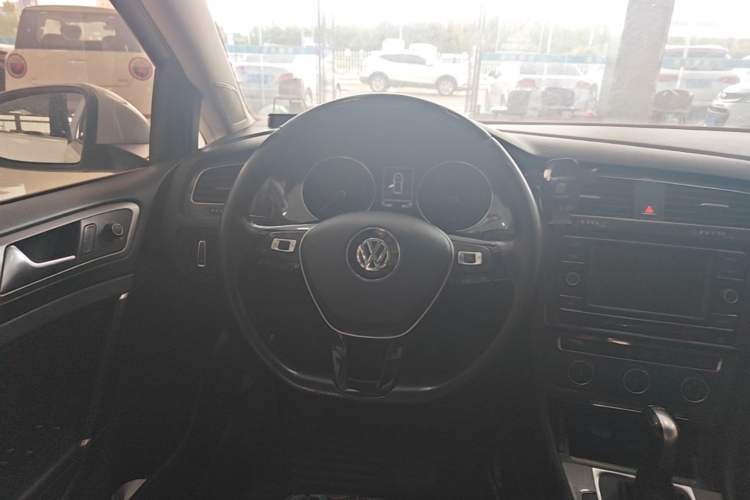 Used Volkswagen Golf 2018 230TSI Automatic Comfort Model Steering Wheel