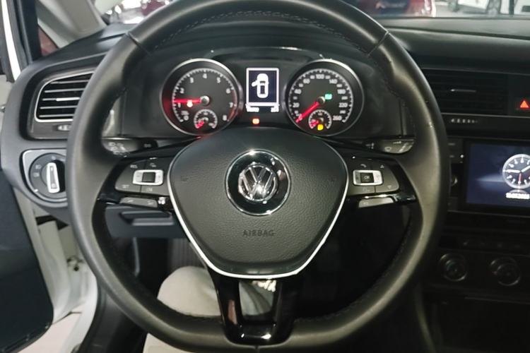 Used Volkswagen Golf 2018 230TSI Automatic Luxury Version Steering Wheel