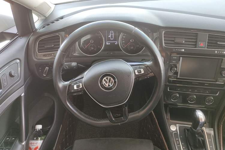 Used Volkswagen Golf 2018 230TSI Automatic Luxury Version Steering Wheel