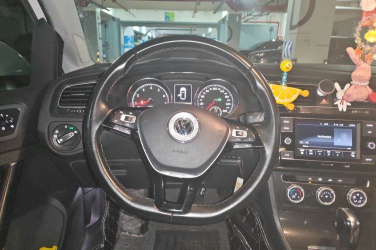 Used Volkswagen Golf 2018 230TSI Automatic Comfort Model Steering Wheel