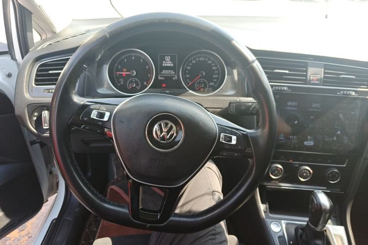 Used Volkswagen Golf 2018 230TSI Automatic Luxury Version Steering Wheel