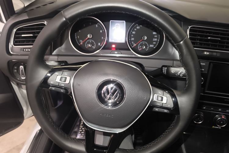 Used Volkswagen Golf 2018 230TSI Automatic Luxury Version Steering Wheel