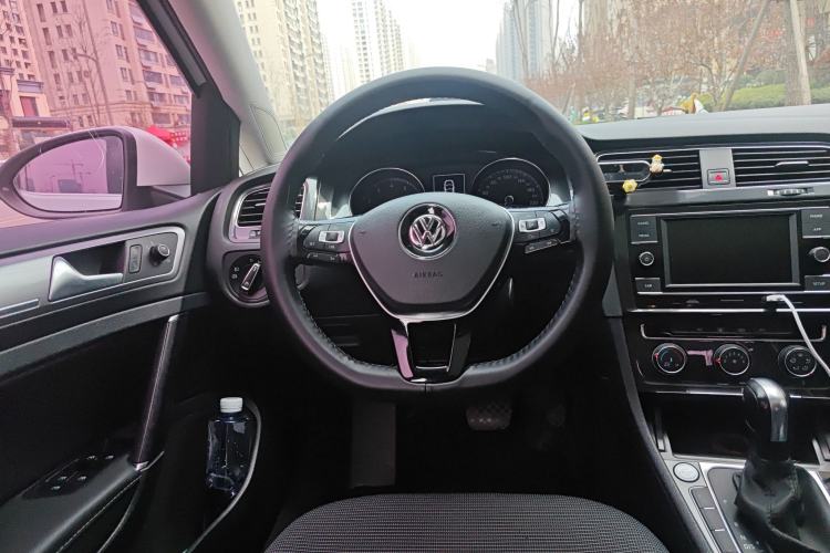 Used Volkswagen Golf 2018 1.6L Automatic Comfort Model Steering Wheel