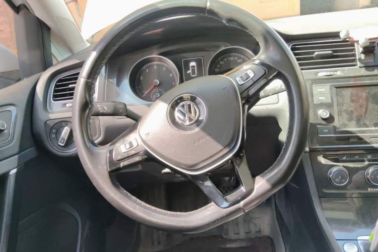 Used Volkswagen Golf 2018 230TSI Automatic Luxury Version Steering Wheel