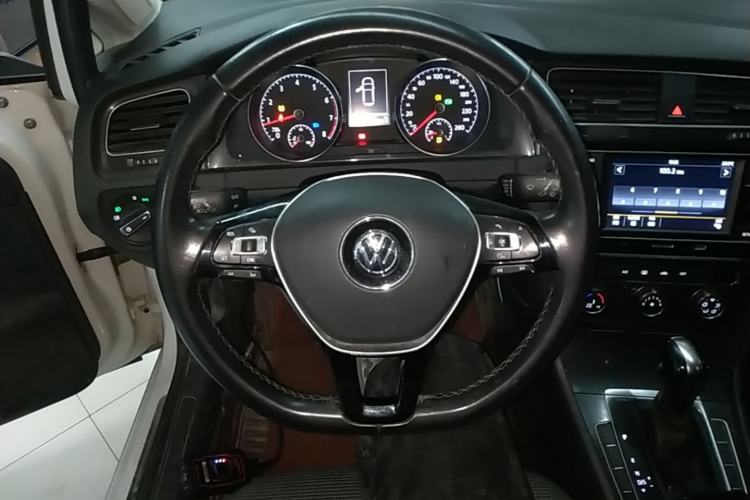 Used Volkswagen Golf 2018 1.6L Automatic Comfort Model Steering Wheel
