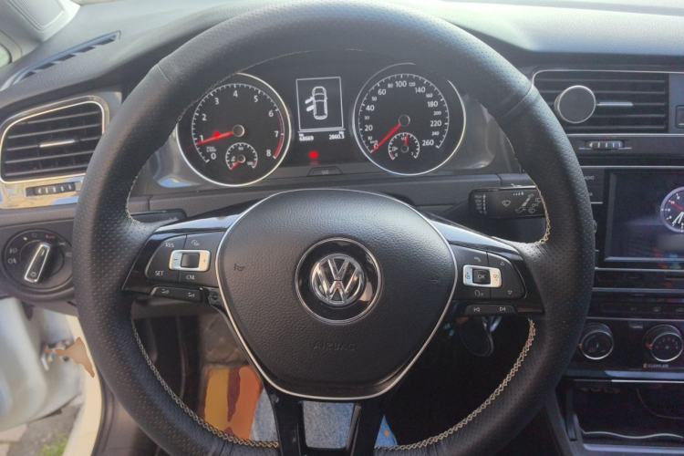 Used Volkswagen Golf 2018 1.6L Automatic Comfort Model Steering Wheel
