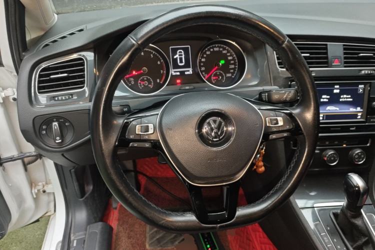 Used Volkswagen Golf 2018 230TSI Automatic Comfort Model Steering Wheel