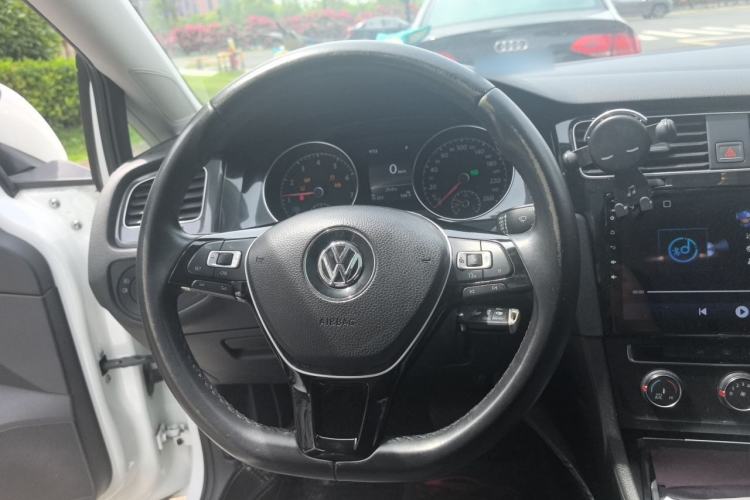 Used Volkswagen Golf 2018 1.6L Automatic Comfort Model Steering Wheel