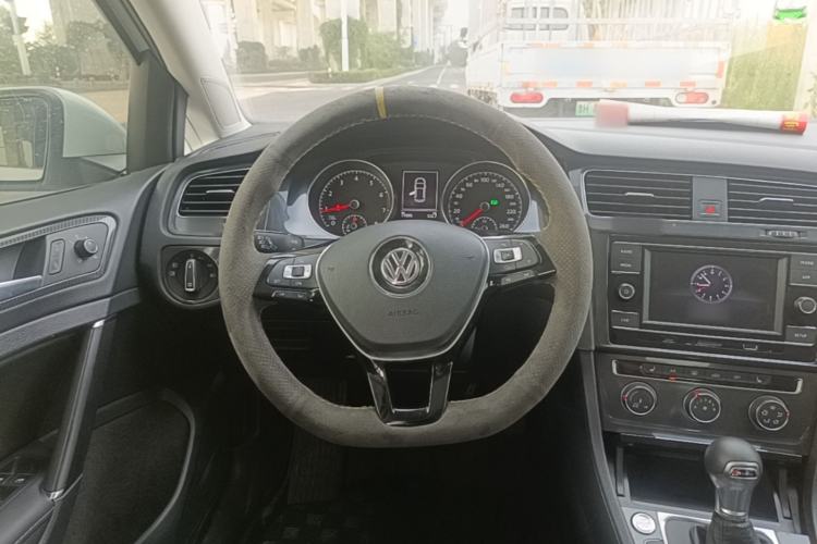 Used Volkswagen Golf 2018 230TSI Automatic Luxury Version Steering Wheel
