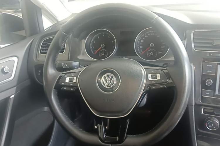 Used Volkswagen Golf 2018 230TSI Automatic Comfort Model Steering Wheel