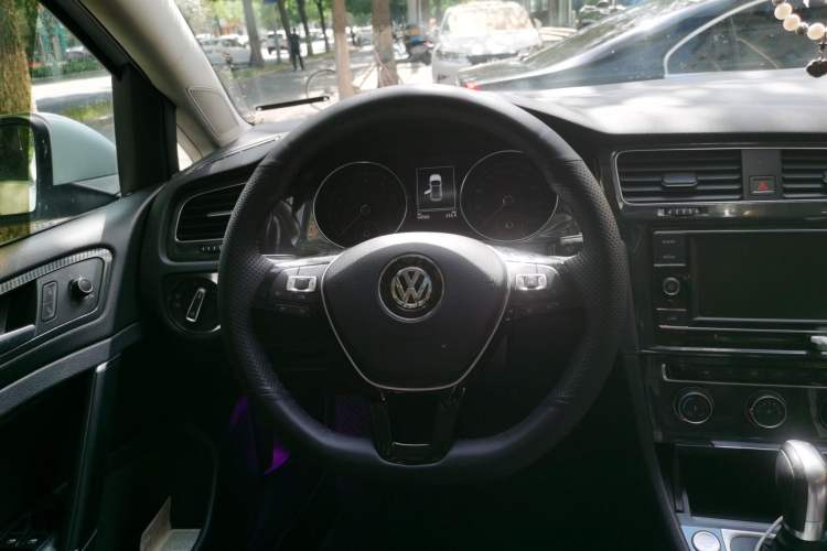 Used Volkswagen Golf 2018 230TSI Automatic Luxury Version Steering Wheel